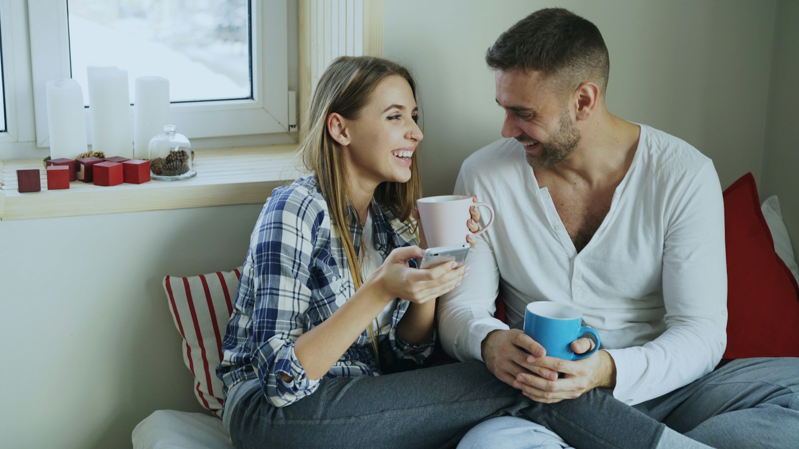 Couple sharing a warm conversation over coffee, Emotionally Focused Therapy in Anchorage